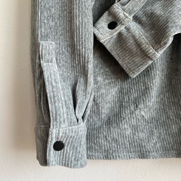 The Kript button up - Picture 3 of 3